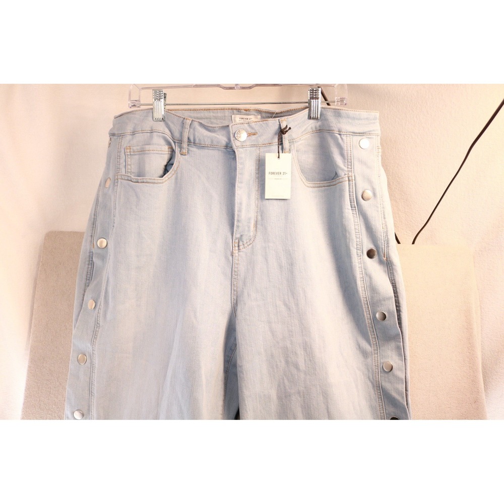 Forever 21+ Jeans Women’s Size 18 Light Wash Side Snap Button Denim NWT